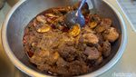 Lontong Medan Alay di Pasar Puri Pertahankan Cita Rasa Legendaris Sejak 1970 Lontong Medan Alay di Pasar Puri Pertahankan Cita Rasa Legendaris Sejak 1970