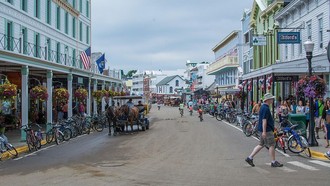 Mackinac Island:  Pulau Tanpa Kendaraan di Rumah Mobil Dunia Mackinac Island:  Pulau Tanpa Kendaraan di Rumah Mobil Dunia