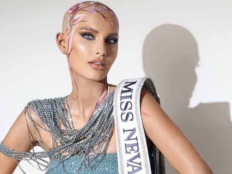 Foto Finalis Miss USA 2025 yang Botak, Jalan di Panggung Tanpa Wig