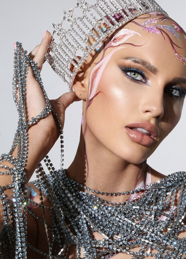 Mary baru didiagnosa alopecia pada Desember 2024.  Awalnya, ia menyadari bahwa rambutnya rontok di beberapa bagian. Awalnya, dokter menduga ia menderita alopecia areata (kebotakan sebagian), sayangnya kondisinya cukup parah.  Foto: dok. Instagram @mary_sickler