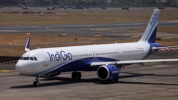 Maskapai IndiGo rute Kolkata–Srinagar harus mendarat darurat usai laporan adanya kebocoran bahan bakar.