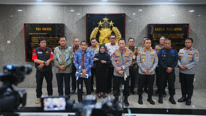 Menhut Raja Juli Antoni dan Kapolri Jenderal Listyo Sigit Prabowo (dok.Polri) Menhut Raja Juli Antoni dan Kapolri Jenderal Listyo Sigit Prabowo (dok.Polri)