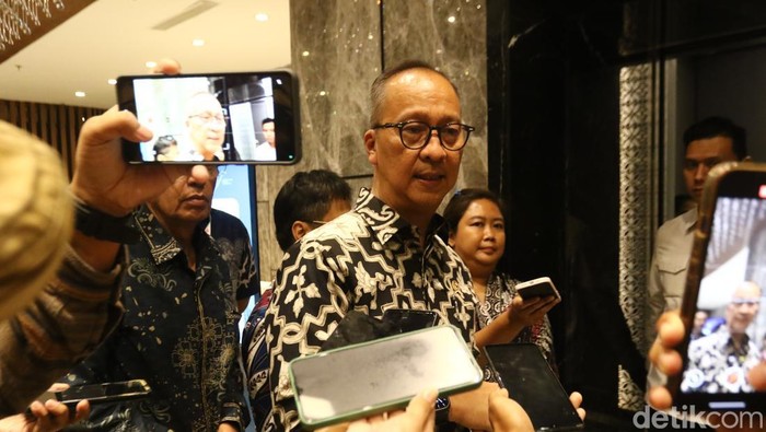 Menperin Agus Gumiwang ditemui usai membuka acara ITMF Annual Conference & IAF World Fashion Convention 2025, di Yogyakarta Marriott Hotel, Jumat (24/10/2025).