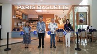 Paris Baguette membuka gerai ke-18 di lantai Ground, MARGOCITY Depok, Jawa Barat. Dalam acara pembukaan gerai (23/10), turut hadir Jeremy Sim selaku CEO EFN (kedua dari kiri). Foto: Tim Erajaya Food & Nourishment (EFN) Paris Baguette membuka gerai ke-18 di lantai Ground, MARGOCITY Depok, Jawa Barat. Dalam acara pembukaan gerai (23/10), turut hadir Jeremy Sim selaku CEO EFN (kedua dari kiri). Foto: Tim Erajaya Food & Nourishment (EFN)