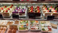 Ada juga aneka sliced cake di Paris Baguette. Harganya sekitar Rp 62 ribu dengan pilihan rasa beragam. Foto: Andi Annisa DR/detikfood Ada juga aneka sliced cake di Paris Baguette. Harganya sekitar Rp 62 ribu dengan pilihan rasa beragam. Foto: Andi Annisa DR/detikfood