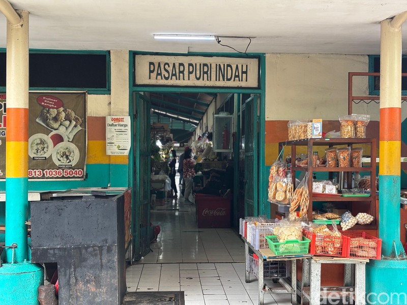 Kuliner di Pasar Puri Indah.