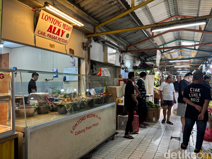 Kuliner di Pasar Puri Indah.