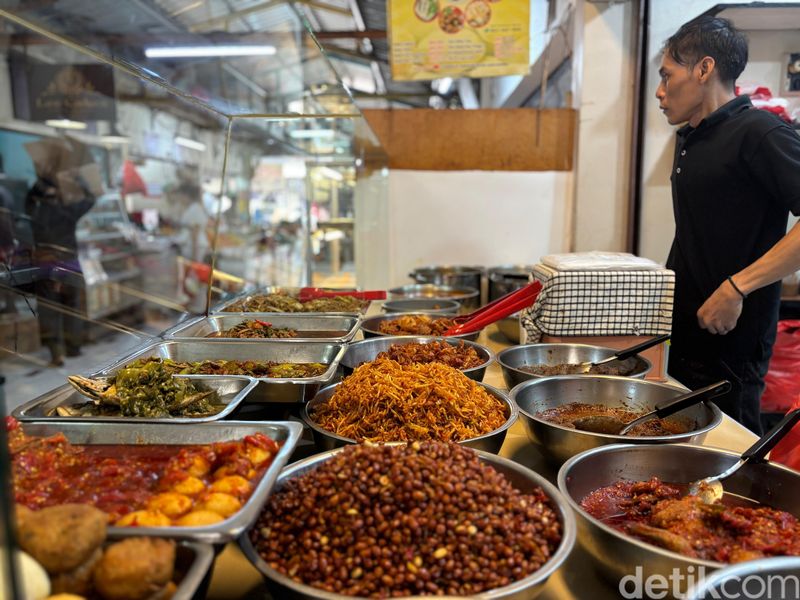 Kuliner di Pasar Puri Indah.