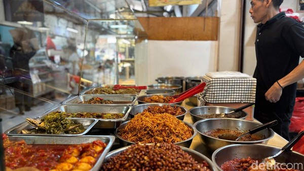 Lontong Medan Alay di Pasar Puri Pertahankan Cita Rasa Legendaris Sejak 1970