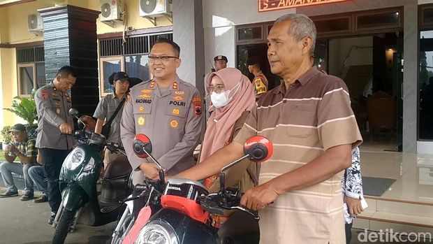 Penyerahan motor milik korban pencurian, di Mapolres Pekalongan, Jumat (24/10/2024). Penyerahan motor milik korban pencurian, di Mapolres Pekalongan, Jumat (24/10/2024).