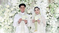 Foto: Magisha, Putri Erick Tohir Menikah dengan Bos Teknologi Pakai Adat Lampung Foto: Magisha, Putri Erick Tohir Menikah dengan Bos Teknologi Pakai Adat Lampung