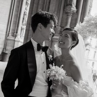 Dalam foto yang diunggah, pasangan yang bertemu McGill University, Montreal, Kanada tersebut terlihat sumringah selagi menawan dengan balutan busana indah dari desainer kenamaan meski bukan Givenchy. Foto: Instagram @heydahye