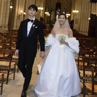 Sean Taffin de Givenchy merupakan keturunan dari founder brand kenamaan Givenchy. Baru-baru ini Sean menggelar pernikahan mewah di Paris yang jadi sorotan. Foto: Instagram @heydahye