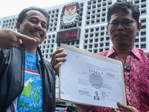 Roy Suryo Tunjukkan Salinan Ijazah Jokowi dari KPU, Akan Dibawa ke Meja Hijau