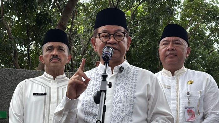 Gubernur DKI Pramono Anung di kawasan Kalibata, Jakarta Selatan, Jumat (24/10/2025).