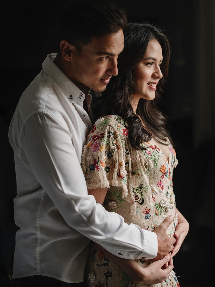 Raisa Ucapan Happy Anniversary Raisa untuk Hamish Daud.