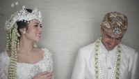 Raisa berharap untuk bisa selalu tertawa bersama. To a lifetime of laughter with you. Happy 3rd wedding anniversary my love @hamishdw, ungkap Raisa pada unggahan 3 September 2020. Foto: Instagram @raisa6690