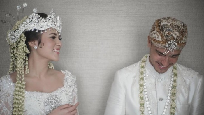 Ucapan Happy Anniversary Raisa untuk Hamish Daud.