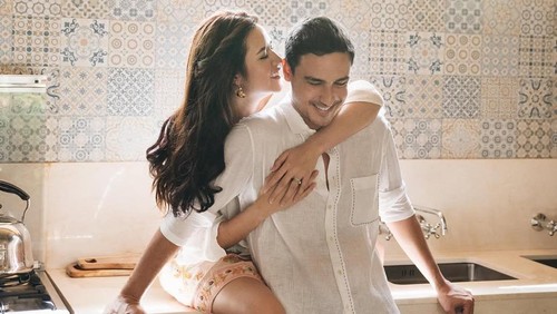 Ucapan Happy Anniversary Raisa untuk Hamish Daud.