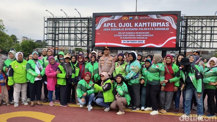 Ratusan Driver Ojol Ikuti Apel Akbar Ojol Kamtibmas di Polresta Sidoarjo Ratusan Driver Ojol Ikuti Apel Akbar Ojol Kamtibmas di Polresta Sidoarjo