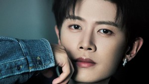 Ren Jialun tetap jadi andalan pecinta drama wuxia dengan tatapannya yang dalem. Foto: Ren Jialun/ Foto: Instagram @allen_renjialun_gc