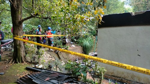 Rumah warga di Banjar Dinas Nangka, Desa Lemukih, Kecamatan Sawan, Buleleng, ludes dilalap api, Jumat (24/10/2025) siang. (Dok. Polres Buleleng)