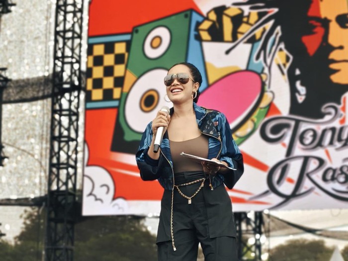 Shinta Bachir Shinta Bachir kembali ke dunia hiburan sebagai pemandu acara musik dan berharap dikenal sebagai artis multitalenta.