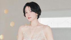 Bukan Soal Cantik, Ini yang Dipikirkan Song Hye Kyo Saat Bercermin