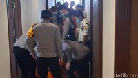 Pria Ditemukan Tewas Tanpa Busana di Kamar Mandi Hotel Sumsel Pria Ditemukan Tewas Tanpa Busana di Kamar Mandi Hotel Sumsel