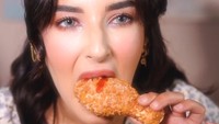 Bukan Konten Make Up, Ini 10 Momen Tasya Farasya Mukbang Makanan Enak Bukan Konten Make Up, Ini 10 Momen Tasya Farasya Mukbang Makanan Enak