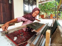 Merajut Generasi Baru di Sisa Helai Tenun Gedogan Indramayu