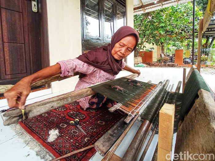 Tenun Gedogan Indramayu. Tenun Gedogan Indramayu.