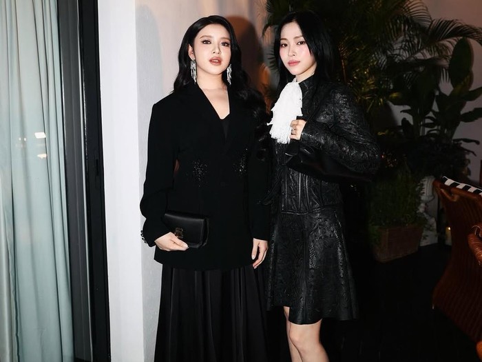 Tiara Andini dan Ryujin ITZY Tiara Andini dan Ryujin ITZY di Singapura.