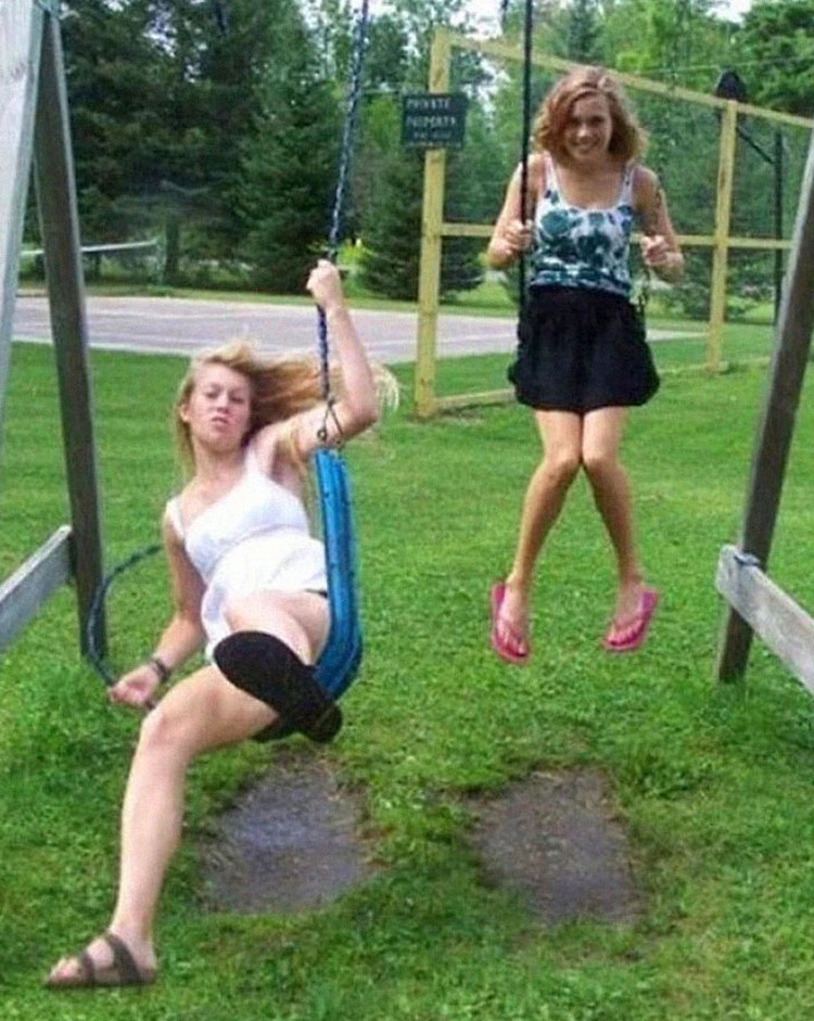 10 Foto yang Diambil Tepat Sebelum Kejadian, Antara Lucu dan Tragis Ada saja kelakuan unik yang terekam dan tersebar di internet. Contohnya sederet foto yang diambil tepat sebelum kejadian ini. Lihat deh, antara lucu dan tragis.