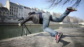 Duh kameranya mahal lagi. Foto: Bored Panda