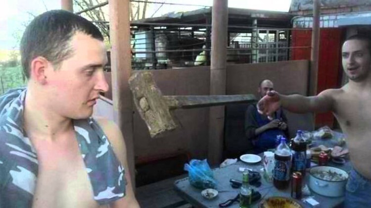 10 Foto yang Diambil Tepat Sebelum Kejadian, Antara Lucu dan Tragis Ada saja kelakuan unik yang terekam dan tersebar di internet. Contohnya sederet foto yang diambil tepat sebelum kejadian ini. Lihat deh, antara lucu dan tragis.