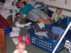 12 Foto Keluarga Paling Absurd, Tapi Malah Jadi Ikonik di Internet