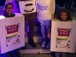 12 Foto Keluarga Paling Absurd, Tapi Malah Jadi Ikonik di Internet