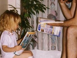 12 Foto Keluarga Paling Absurd, Tapi Malah Jadi Ikonik di Internet