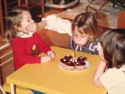 12 Foto Keluarga Paling Absurd, Tapi Malah Jadi Ikonik di Internet