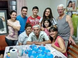 12 Foto Keluarga Paling Absurd, Tapi Malah Jadi Ikonik di Internet