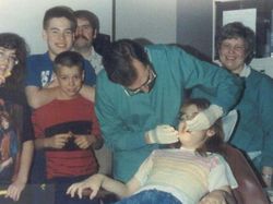 12 Foto Keluarga Paling Absurd, Tapi Malah Jadi Ikonik di Internet