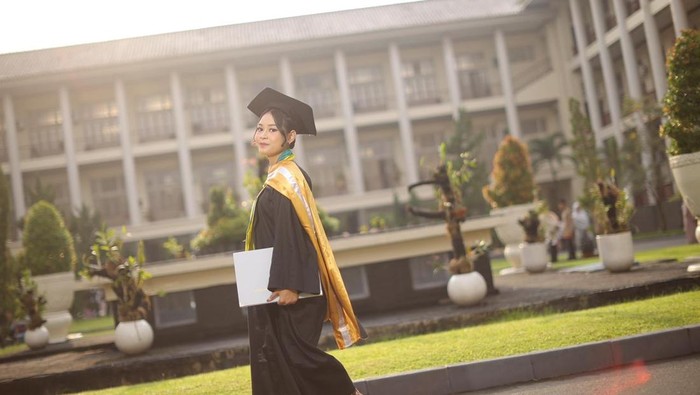 Cerita Amanda Lulus S2 UGM Usia 22 Tahun lewat Jalur Fast Track