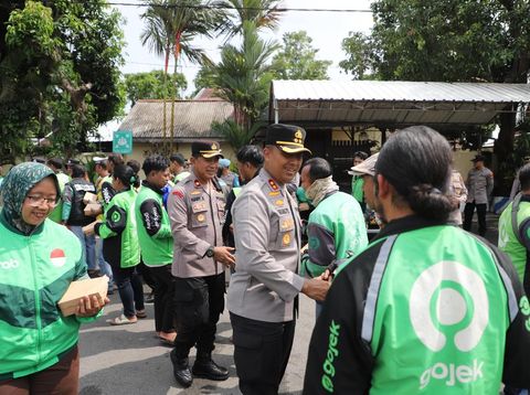 Apel Ojol Kamtibmas di Polres Kediri: Kolaborasi Nyata Polri dan Komunitas Ojol Apel Ojol Kamtibmas di Polres Kediri: Kolaborasi Nyata Polri dan Komunitas Ojol