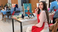 Aura Kasih mulai dikenal setelah merilis lagu Mari Bercinta. Setelah itu, ia mengembangkan karier ke dunia akting. (Foto: dok Instagram aurakasih) Aura Kasih mulai dikenal setelah merilis lagu Mari Bercinta. Setelah itu, ia mengembangkan karier ke dunia akting. (Foto: dok Instagram aurakasih)
