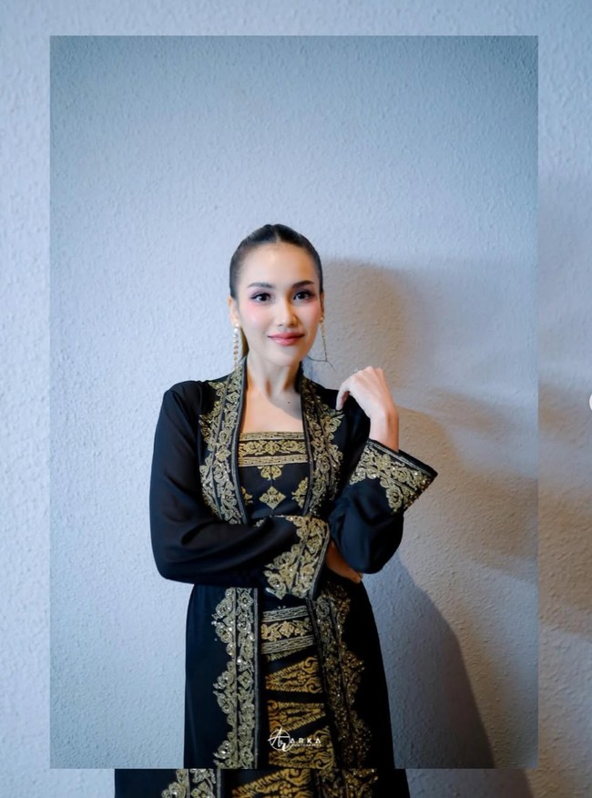 Penampilan Ayu tersebut diketahui untuk menjadi bintang tamu di sebuah acara amal di Bogor. Foto: Instagram/@ayutingting92