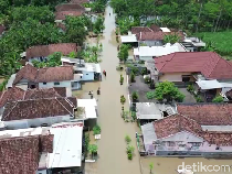 Banjir Luapan Sungai Banter Merendam 400 Rumah di Lumajang