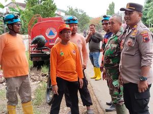 Banjir di Sukolilo Pati Surut, Sisakan Tumpukan Lumpur