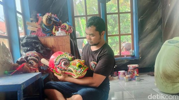 Barongan karya Lubis di Pangandaran