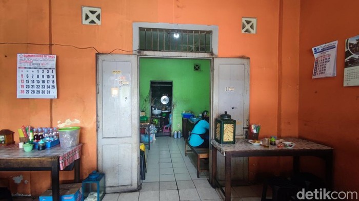 Bekas Stasiun Kutu, Sleman, yang kini menjadi deretan kios dan warung soto. Foto diunggah Sabtu (25/10/2025). Bekas Stasiun Kutu, Sleman, yang kini menjadi deretan kios dan warung soto. Foto diunggah Sabtu (25/10/2025).